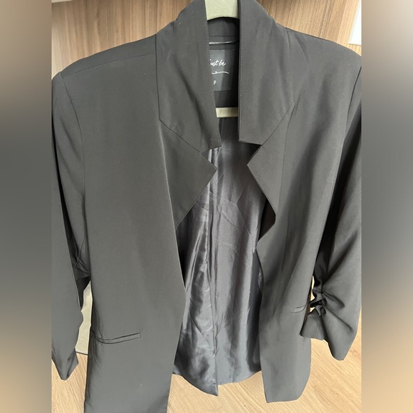 Blazer - Picture 2 of 7